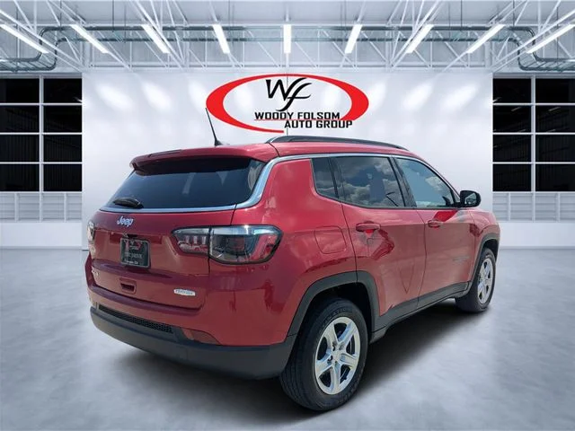 Used 2023 Red Jeep Latitude image 3