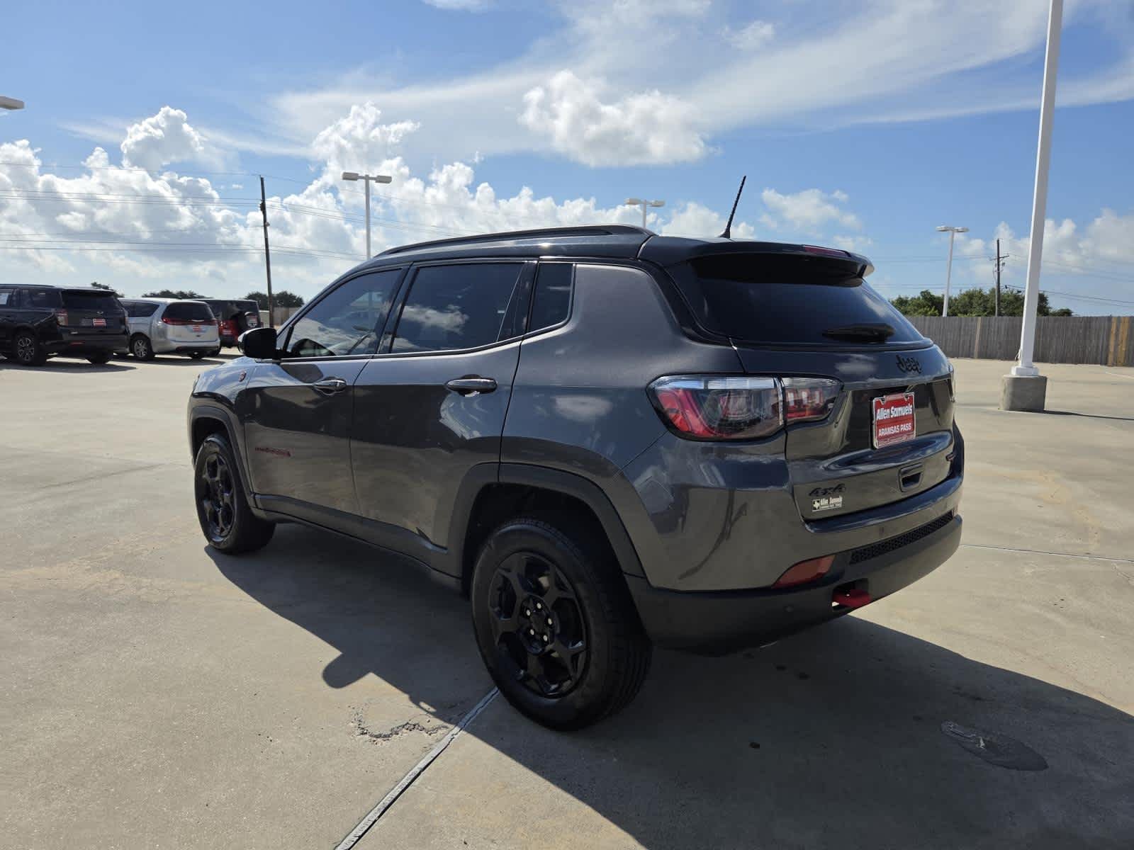 Used 2023 Granite Crystal Metallic Clearcoat Jeep Trailhawk image 3