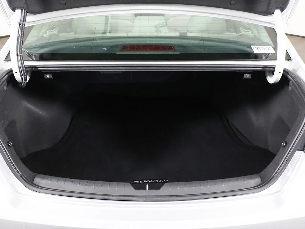 Used 2019 Silver Hyundai Limited image 22
