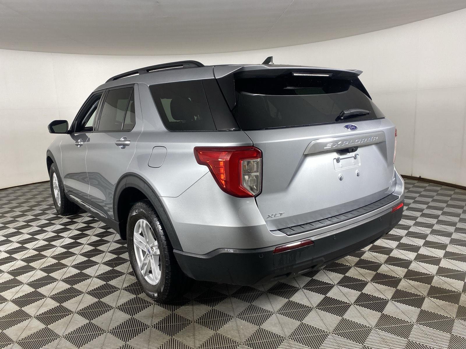 Used 2024 Iconic Silver Ford XLT image 15