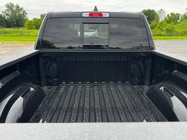 New 2026 Diamond Black Crystal Pearl-Coat Exterior Paint RAM BIG HORN image 17