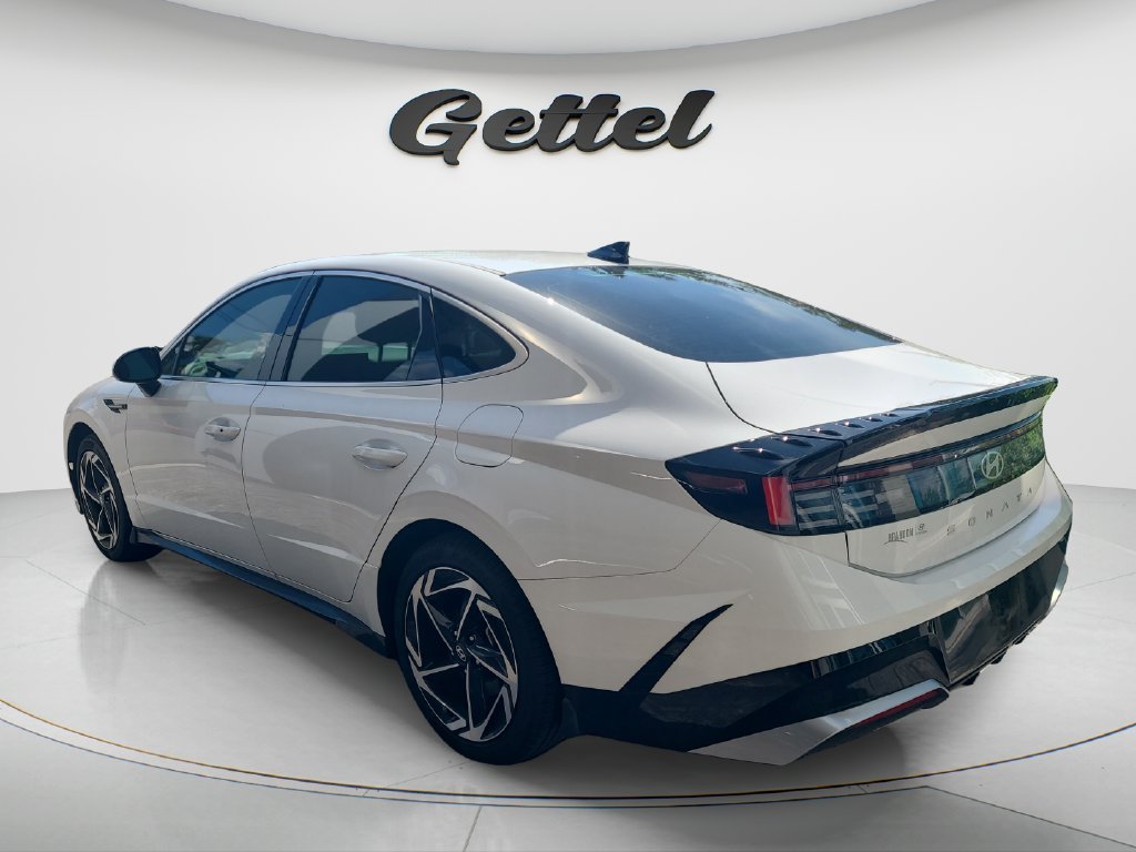 Used 2026 White Hyundai SEL Sport image 6