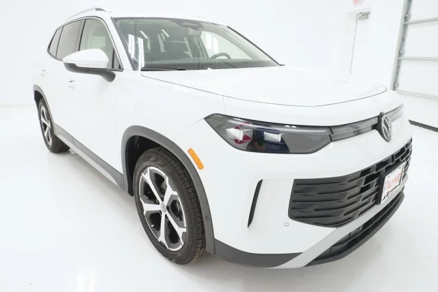 New 2026 Pure White Volkswagen 2.0T SE image 3