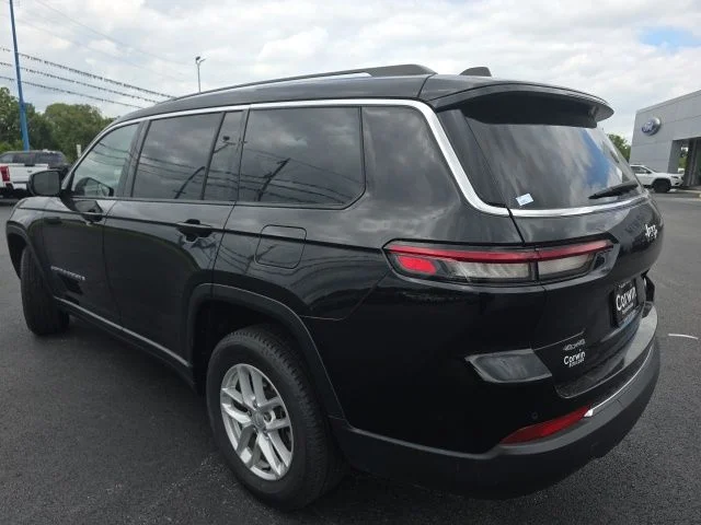 Used 2023 Diamond Black Jeep Laredo image 7