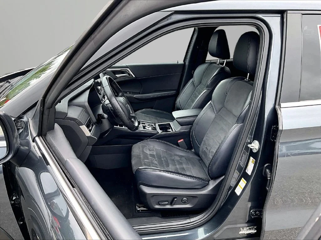 Used 2024 Gray Mitsubishi SE image 25