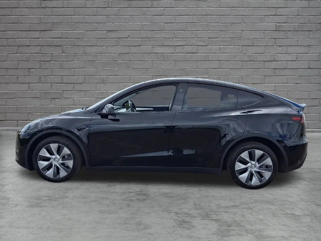 Used 2023  Tesla Long Range image 6
