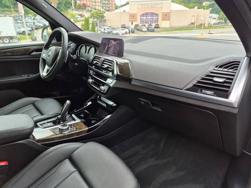 Used 2020 Silver BMW xDrive30i image 29
