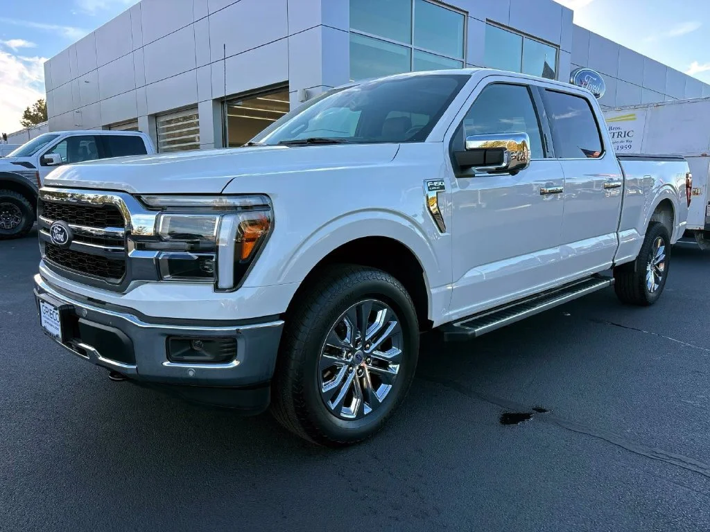 Used 2026 White Metallic Ford Lariat image 7