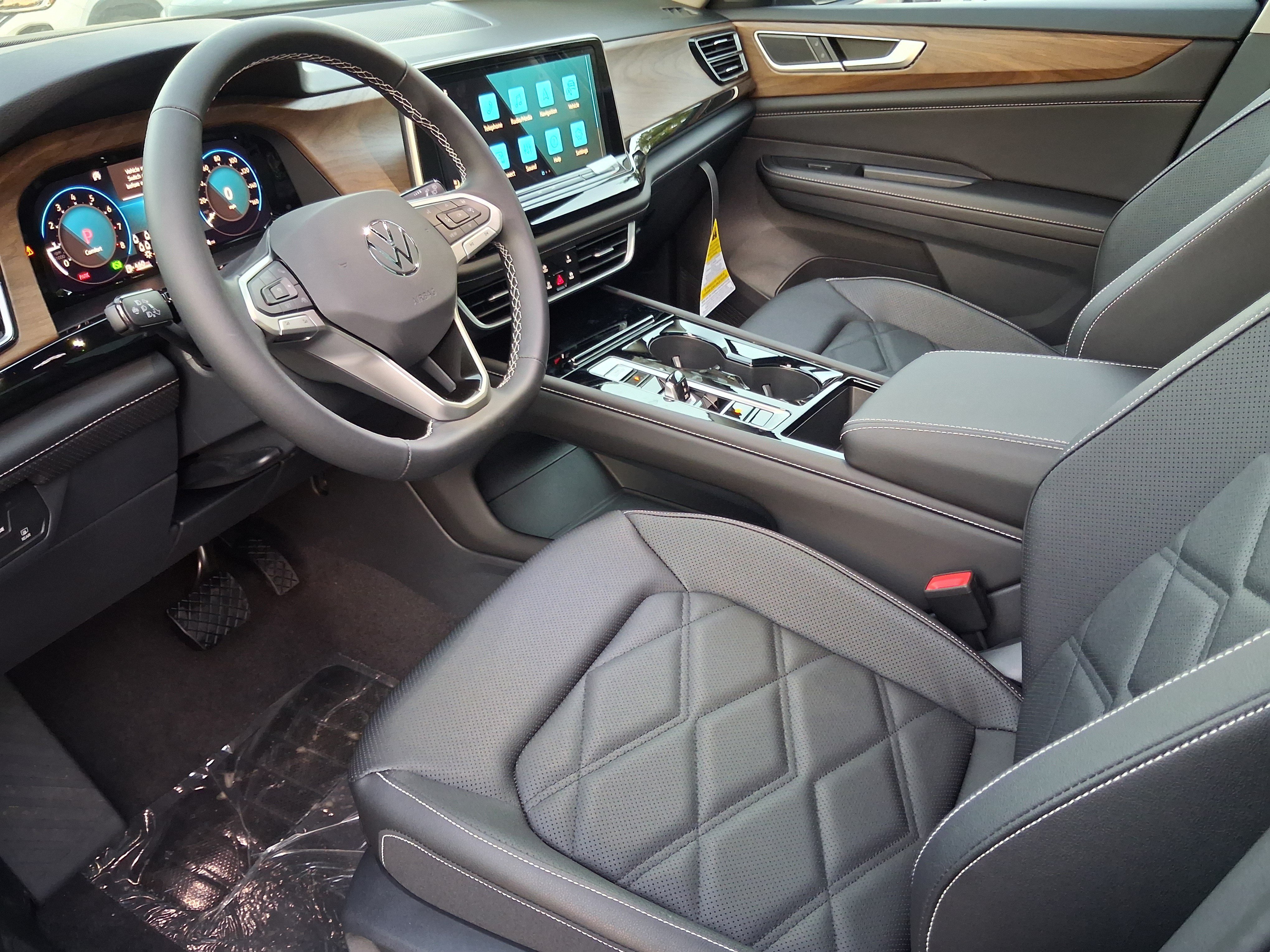 New 2026 Black Volkswagen 2.0T SE w/Technology image 7