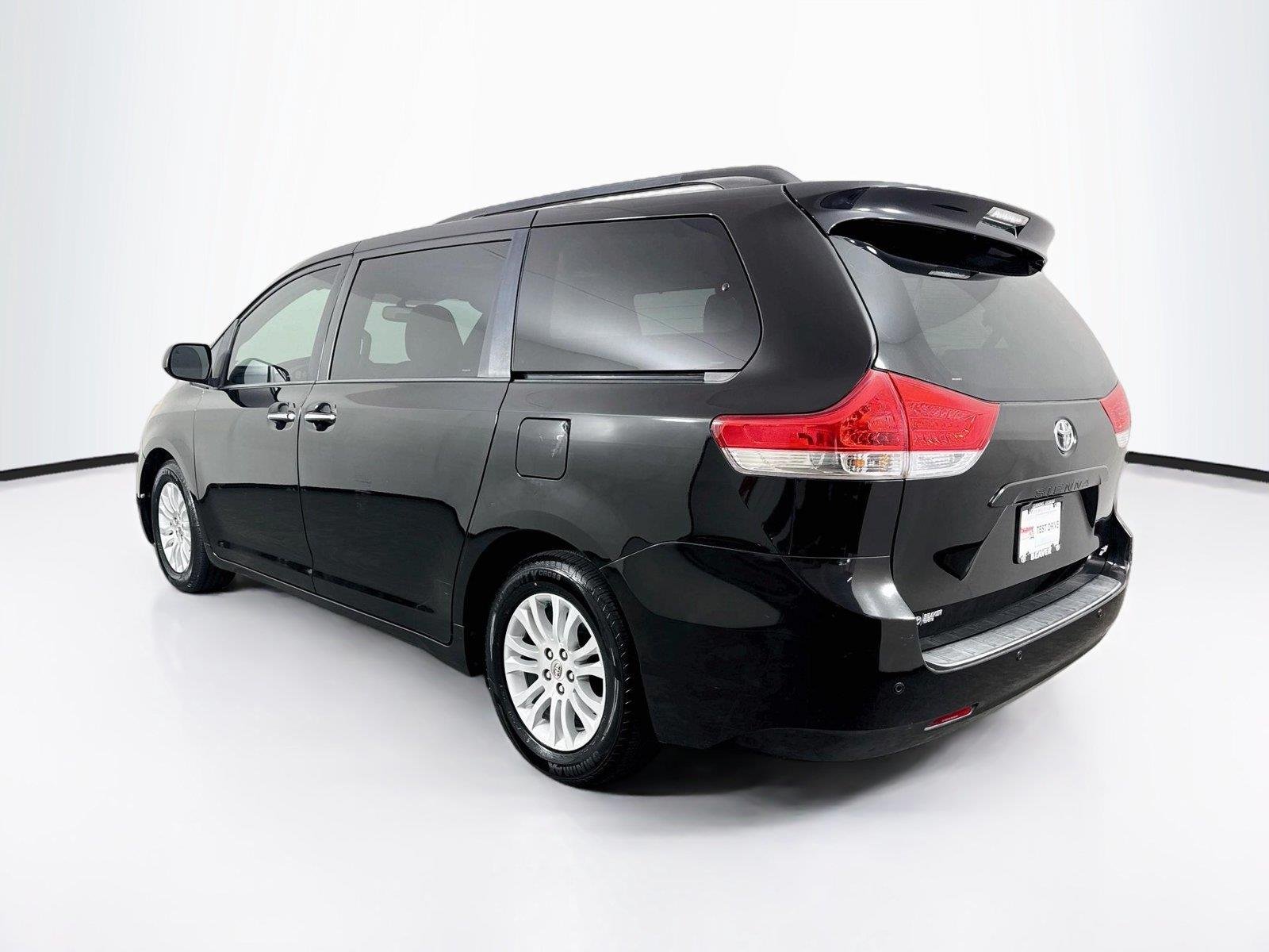 Used 2013 Black Toyota XLE image 13
