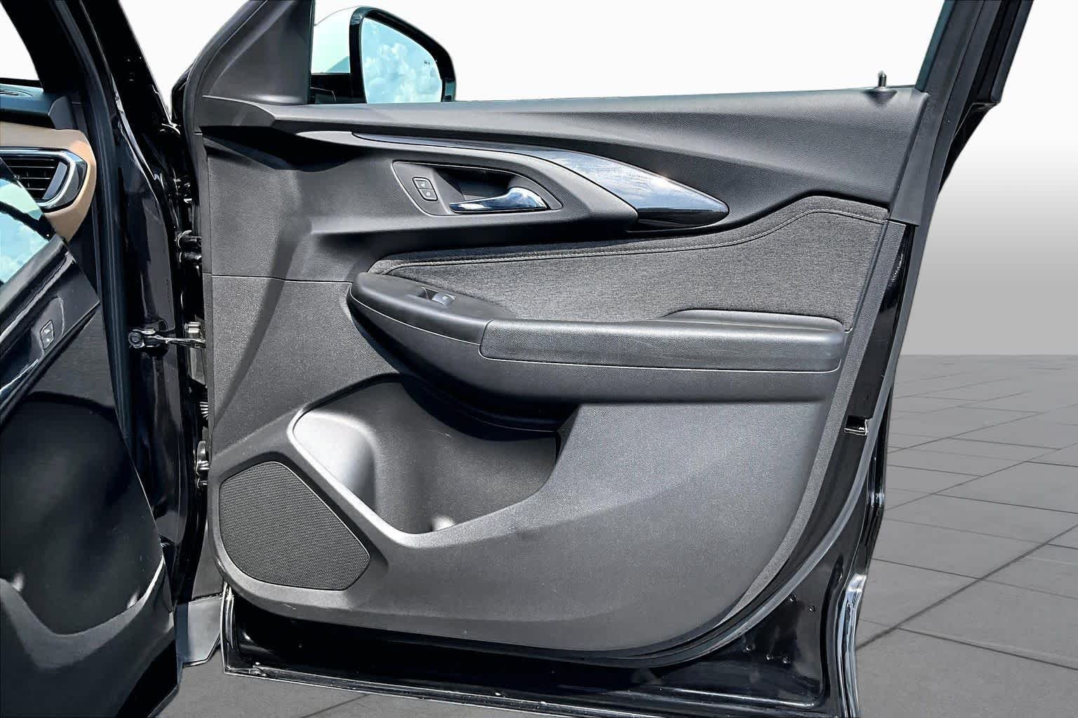 Used 2021 Mosaic Black Metallic Chevrolet ACTIV image 23