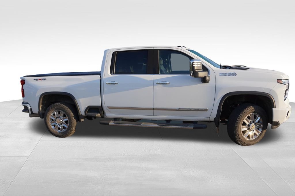 Used 2024 Summit White Chevrolet High Country image 2
