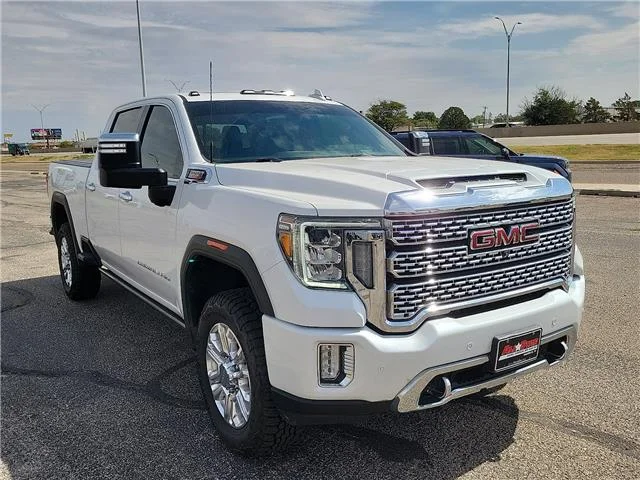 Used 2023 White Frost Tricoat GMC Denali 4x4 Crew Cab 6.75 ft. box 158.9 in. WB image 5