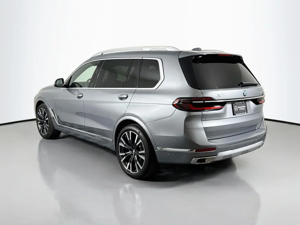 Used 2024 Gray BMW xDrive40i image 5