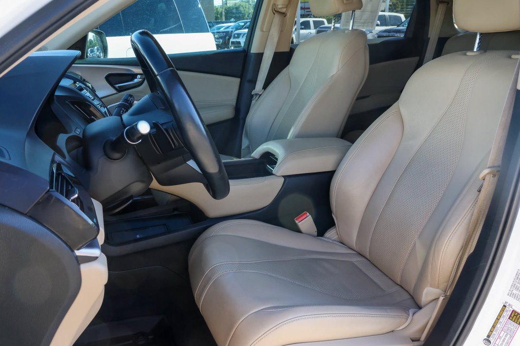Used 2023 White Acura w/Technology Package image 13