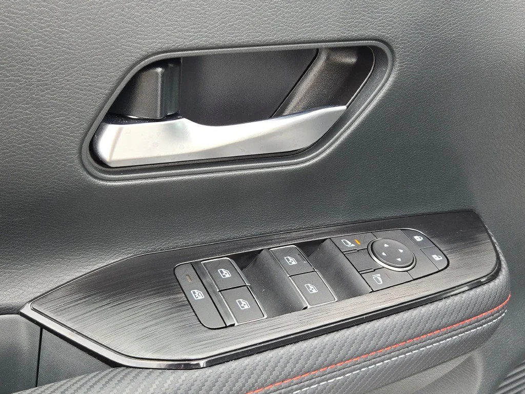 Used 2025 White Nissan SR image 19