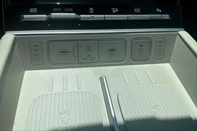 Used 2025 Brown Hyundai Calligraphy image 18