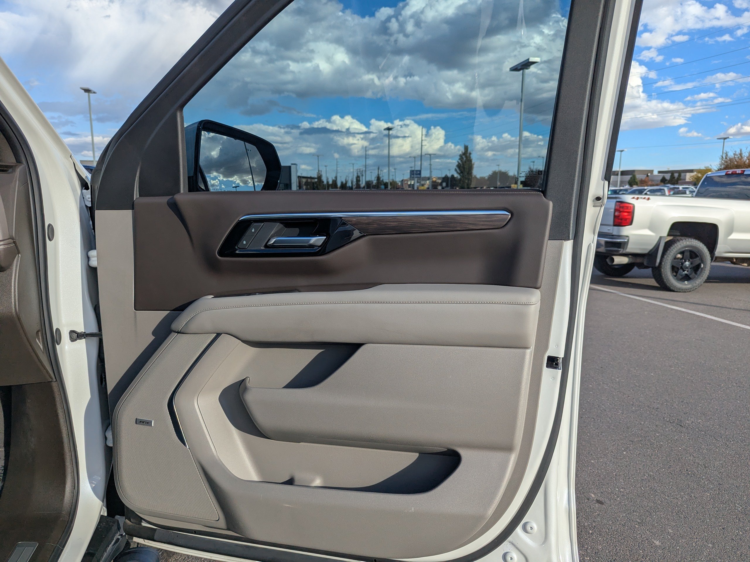 2025 Chevrolet Suburban Z71 - Photo 46
