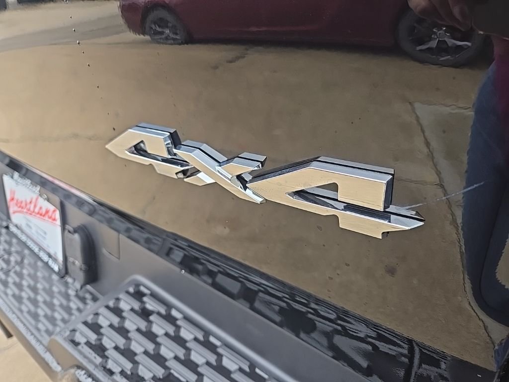 New 2026 Diamond Black Crystal Pearl-Coat Exterior Paint RAM Big Horn/Lone Star image 23