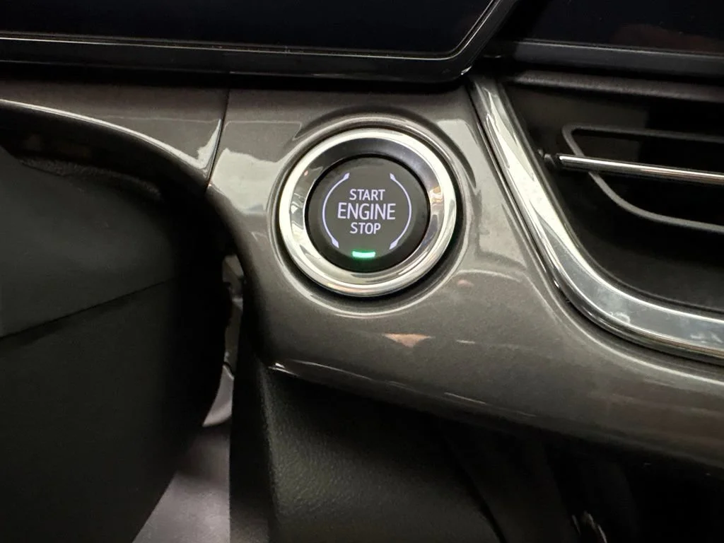 New 2026 Summit White Chevrolet ACTIV image 31