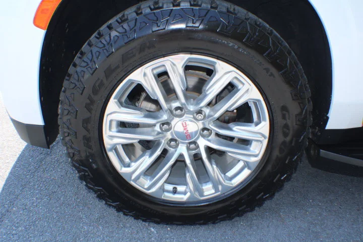 Used 2021 WHITE FROST TRICOAT GMC SLT image 5