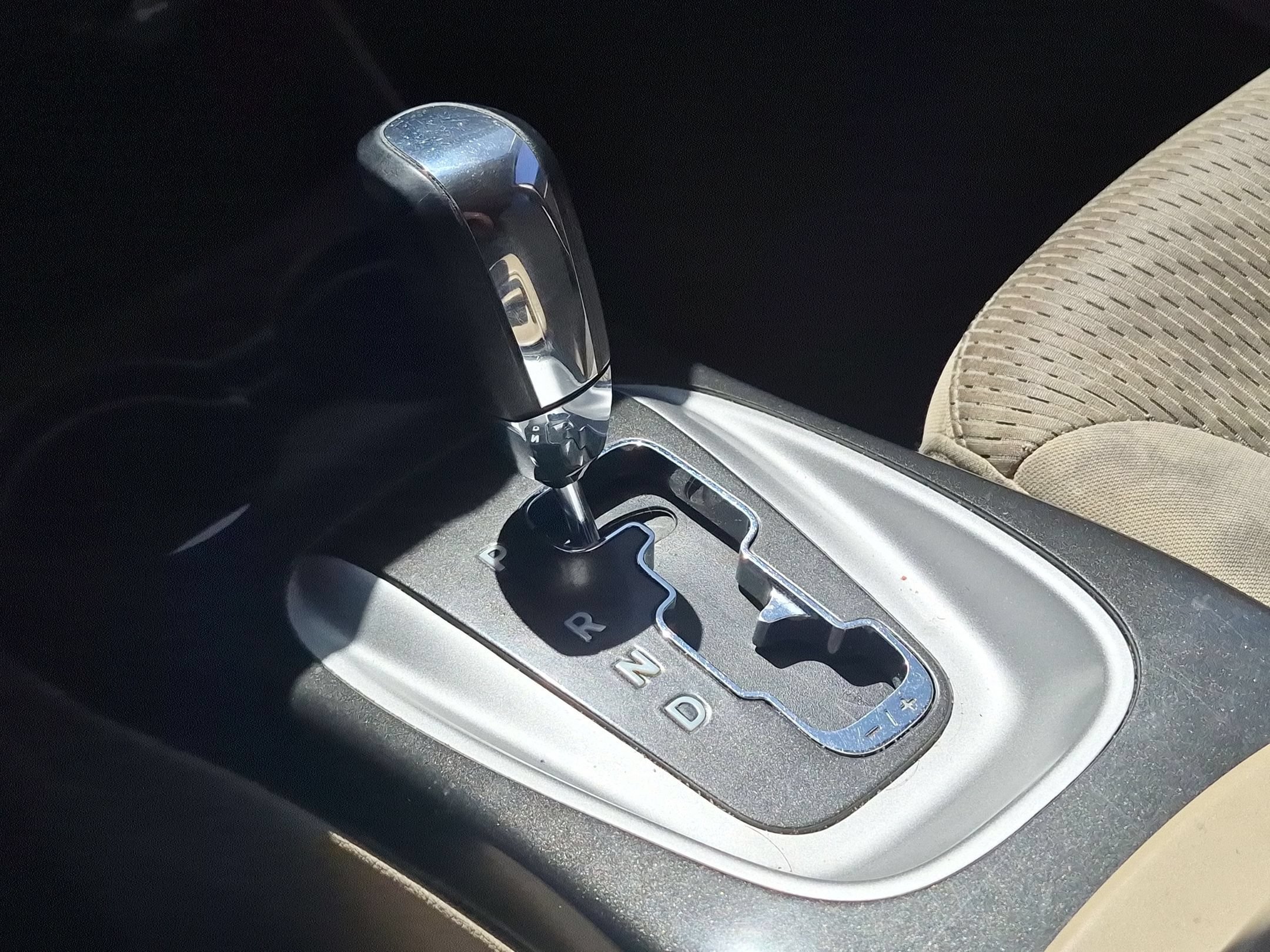 Used 2018 Granite Pearlcoat Dodge SE image 23