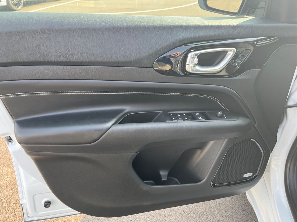 Used 2022 White Jeep Limited image 11