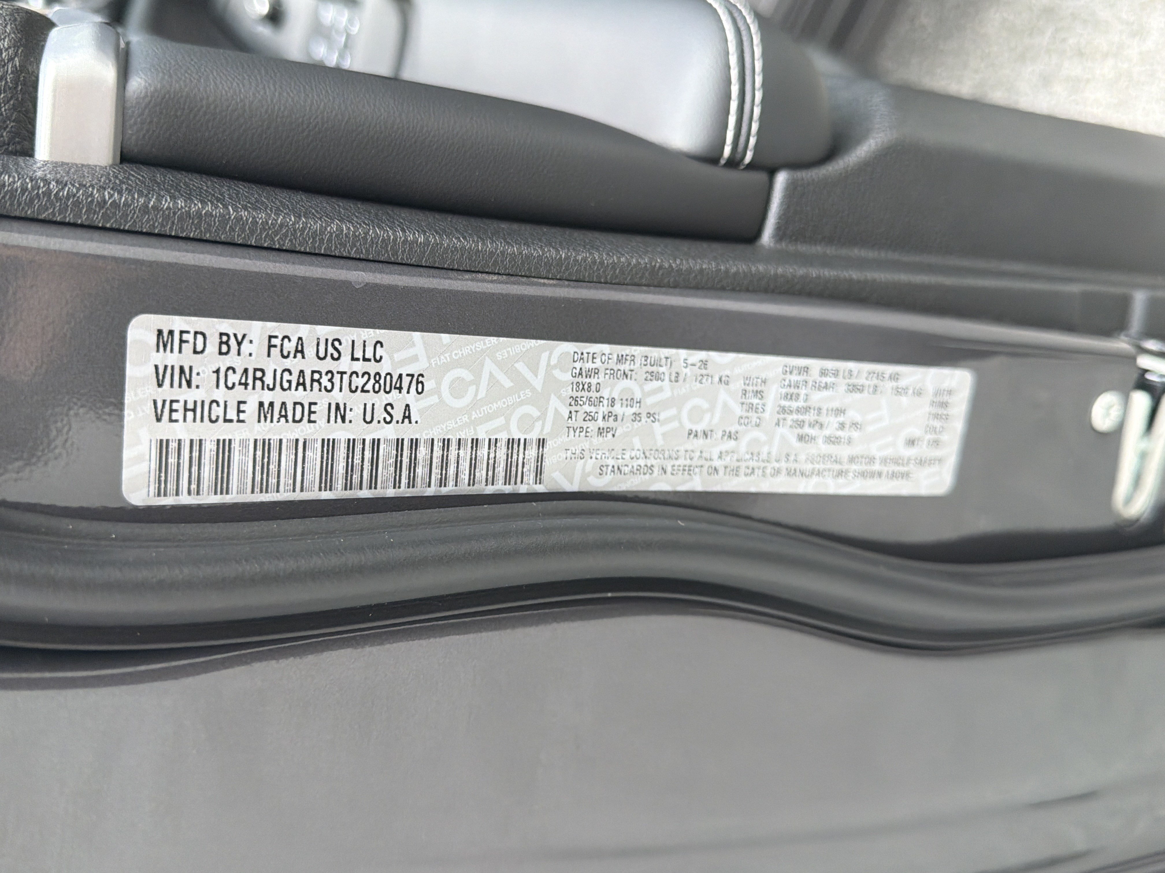 New 2026 Baltic Gray Metallic Clear-Coat Exterior Paint Jeep Altitude image 40