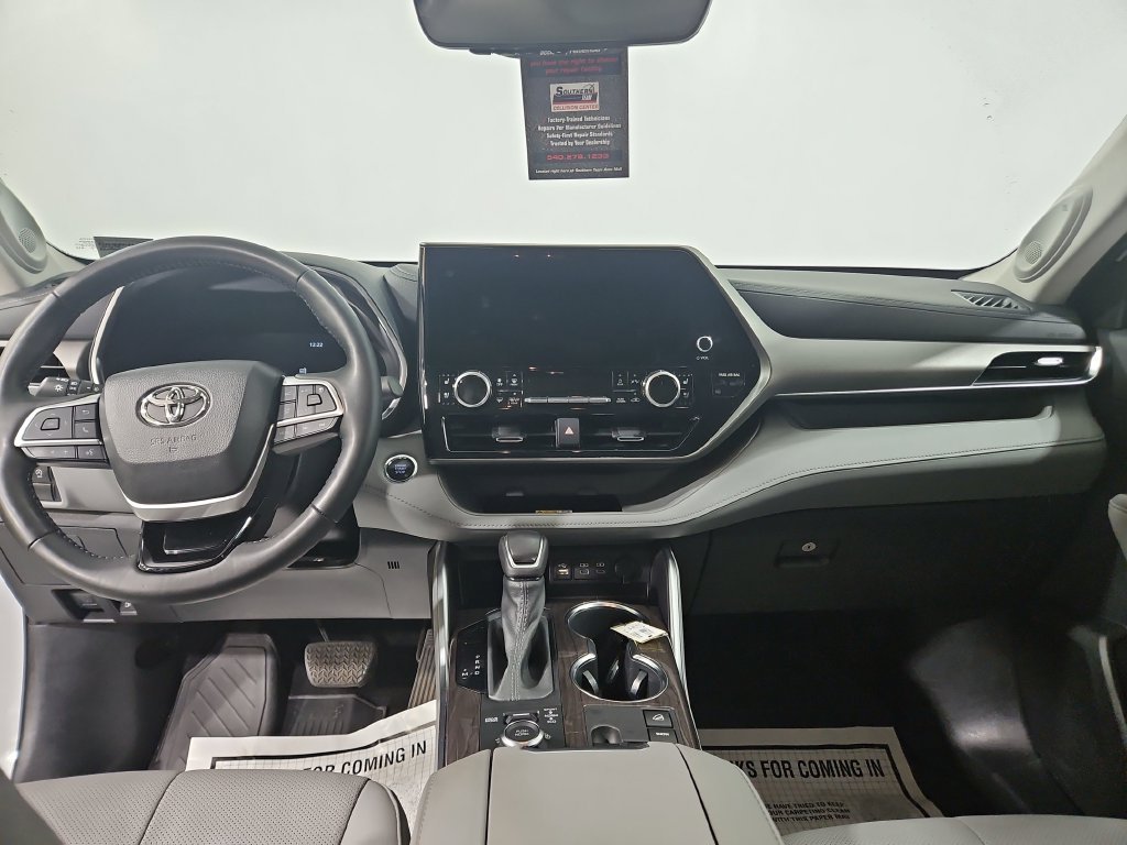 Used 2023 Pearl Toyota Limited image 18