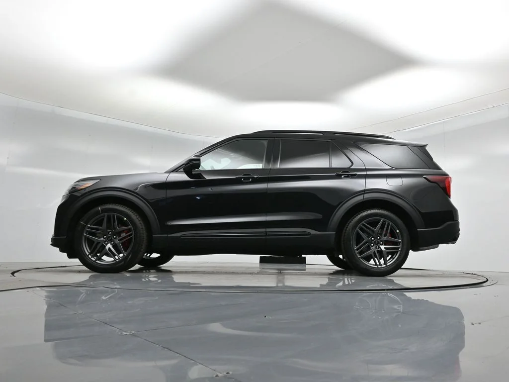 New 2026 Agate Black Metallic Ford ST image 7