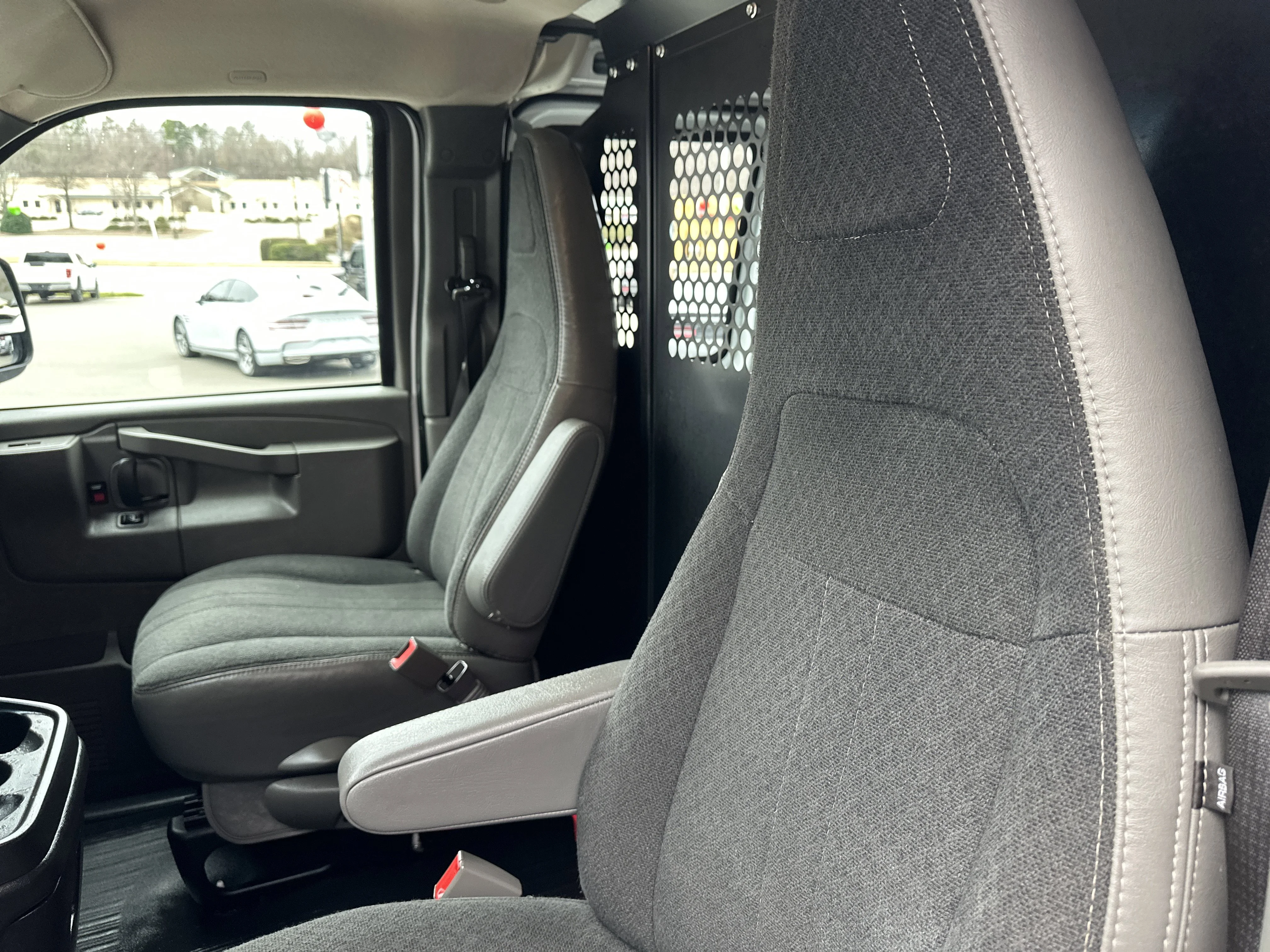 2023 GMC Savana Cargo Work Van - Photo 16