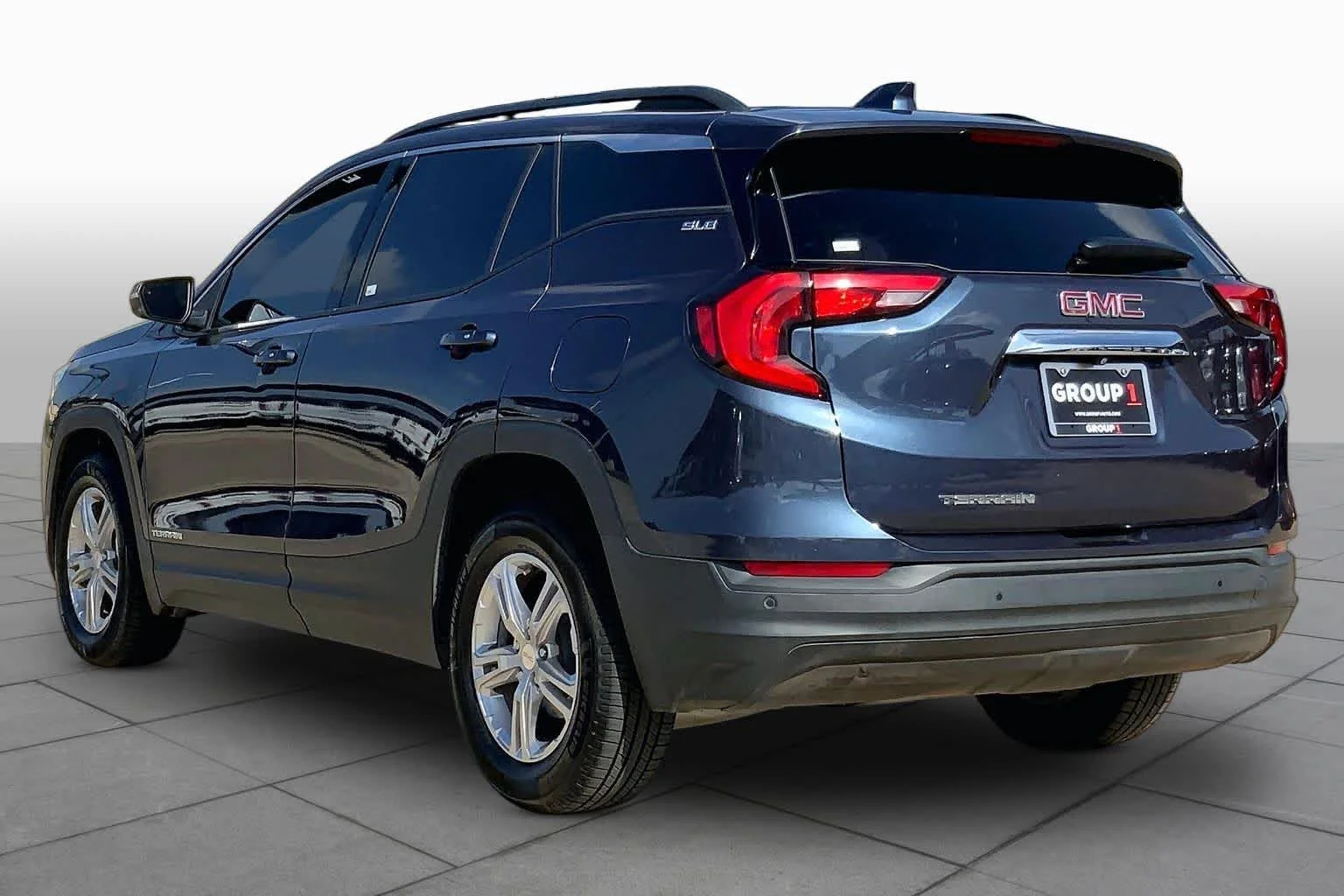 Used 2019 BLUE STEEL METALLIC GMC SLE image 12