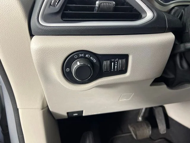 2022 Chrysler Voyager LX - Photo 21