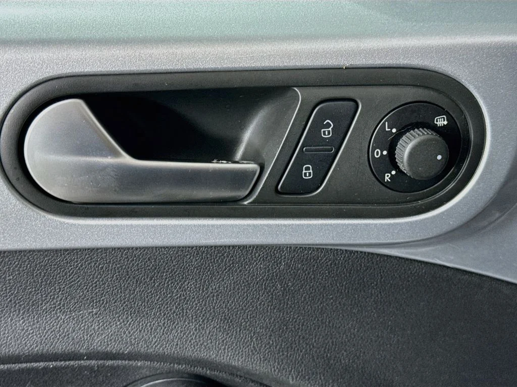 Used 2014 Silver Volkswagen 2.5L image 19