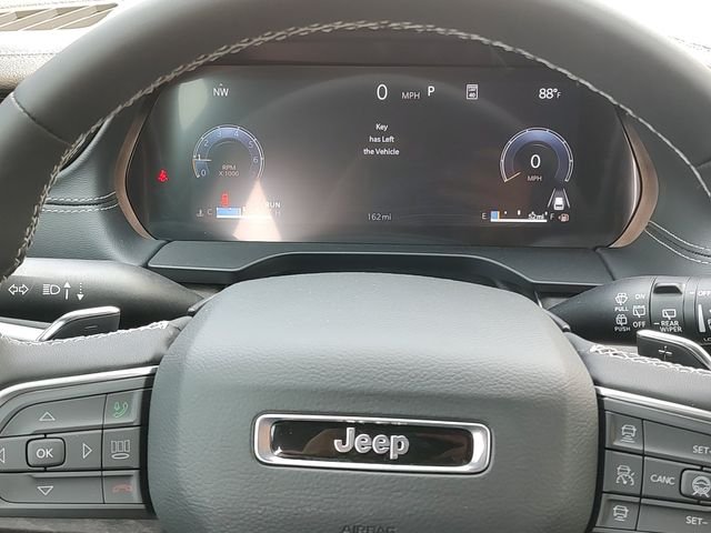 New 2026 Silver Zynith Exterior Paint Jeep Altitude image 12