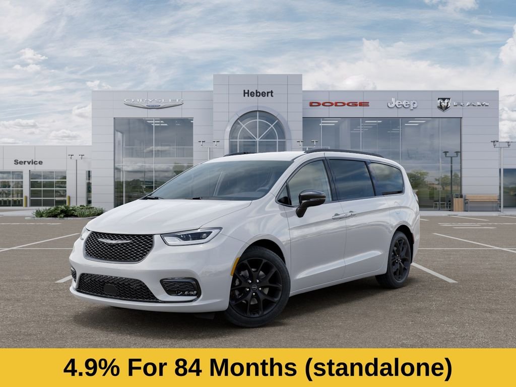 2026 Chrysler Pacifica Select's photo