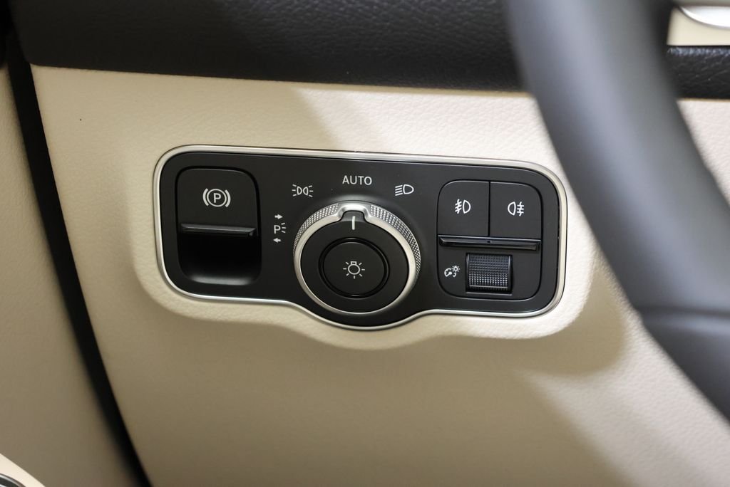 Used 2026 Night Black Mercedes-Benz GLB 250 image 19