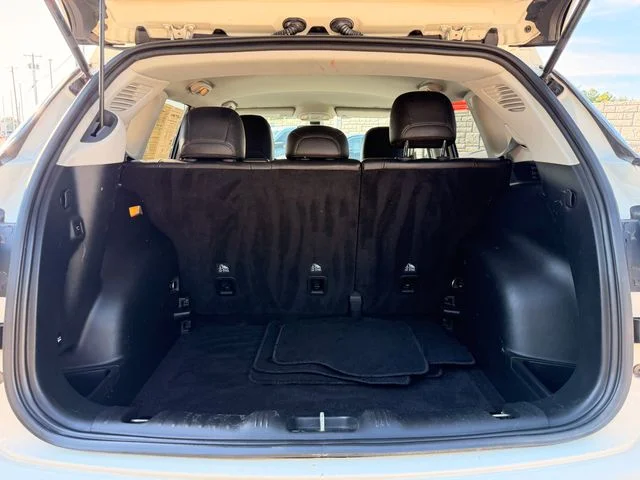 Used 2019 White Jeep Latitude image 22