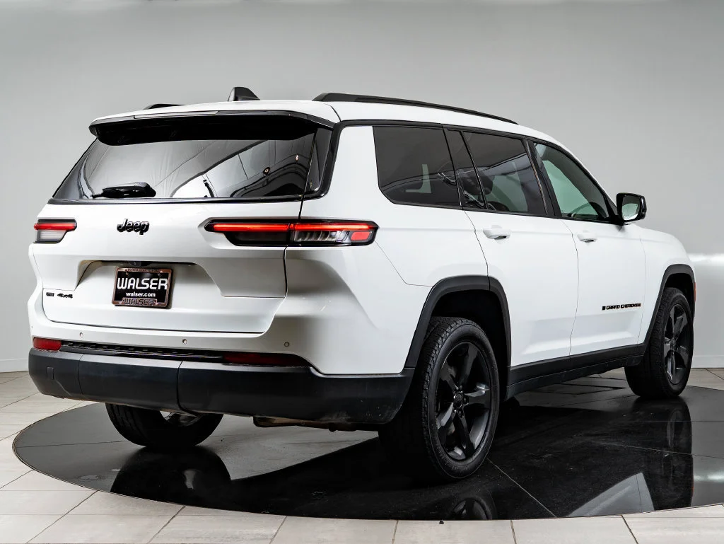 Used 2023 Bright White Clearcoat Jeep Altitude image 10