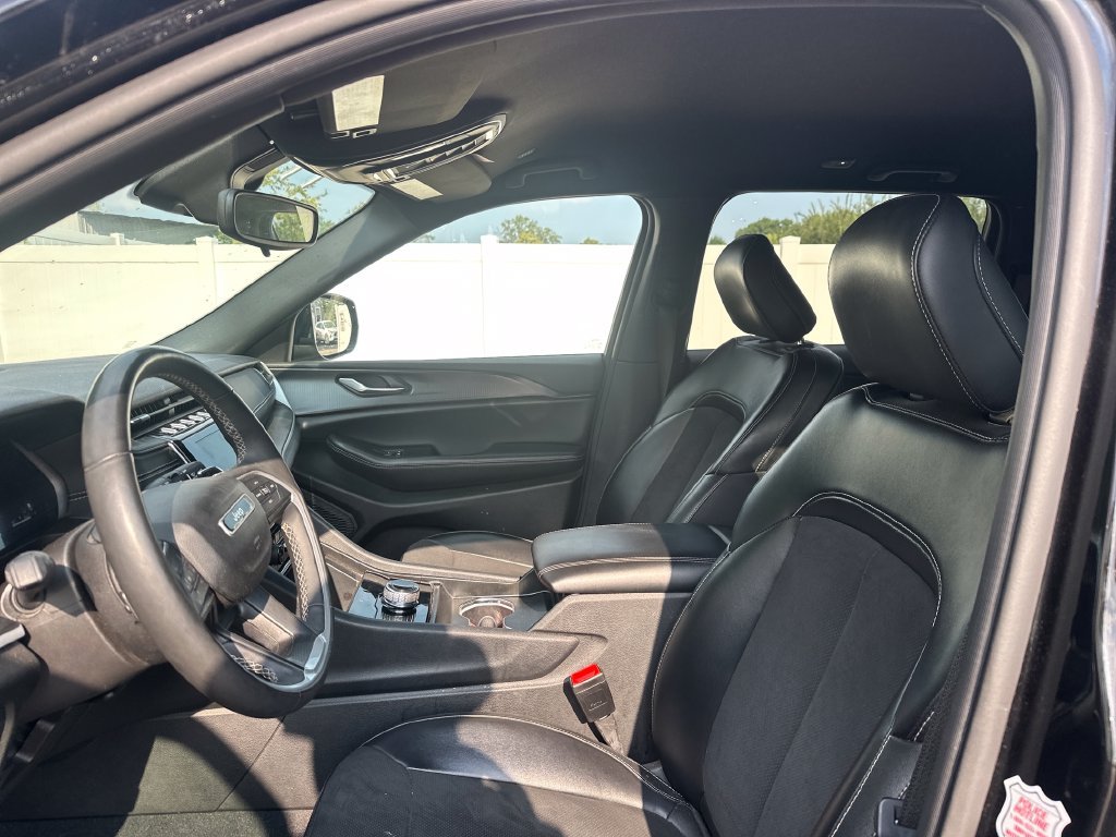 Used 2024 Black Jeep Altitude image 37