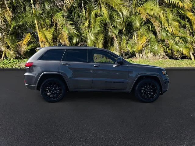Used 2019 Gray Jeep Altitude image 3