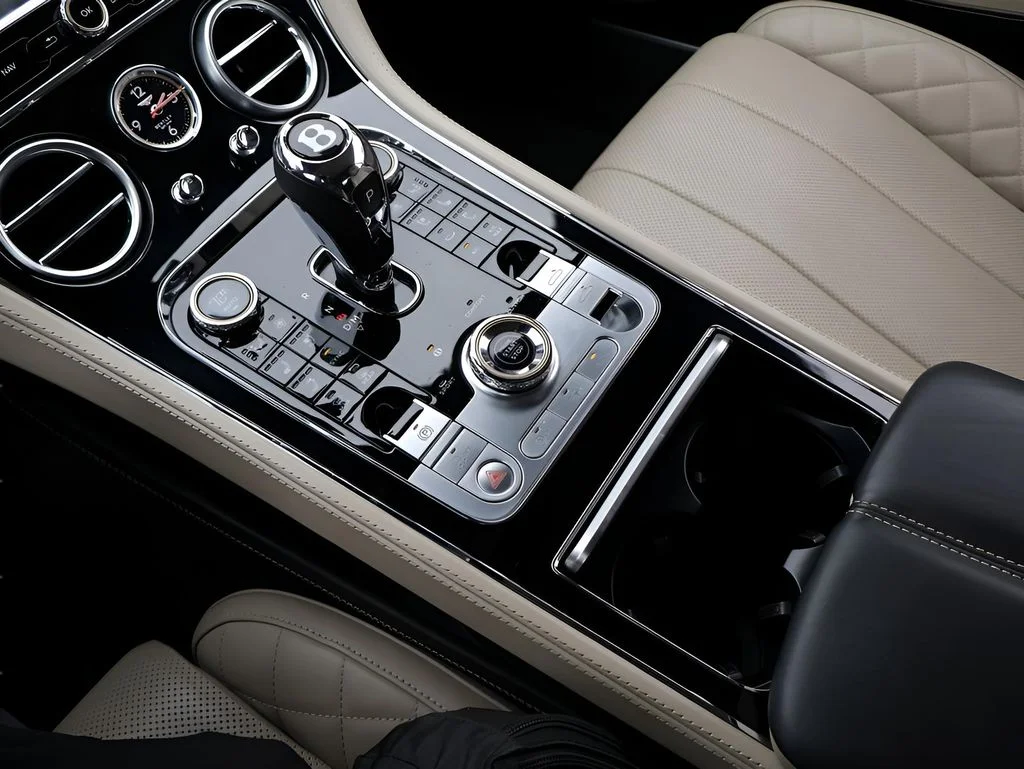 Used 2022 Cambrian Gray Metallic Bentley V8 image 28