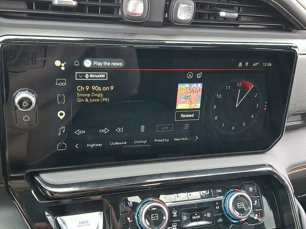 Used 2025 Onyx Black GMC AT4 image 17