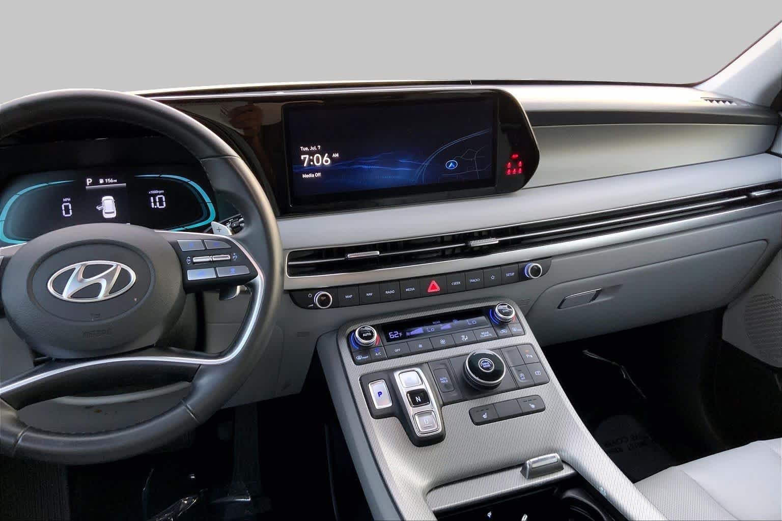 Used 2024 Abyss Black Pearl Hyundai SEL 7P image 7