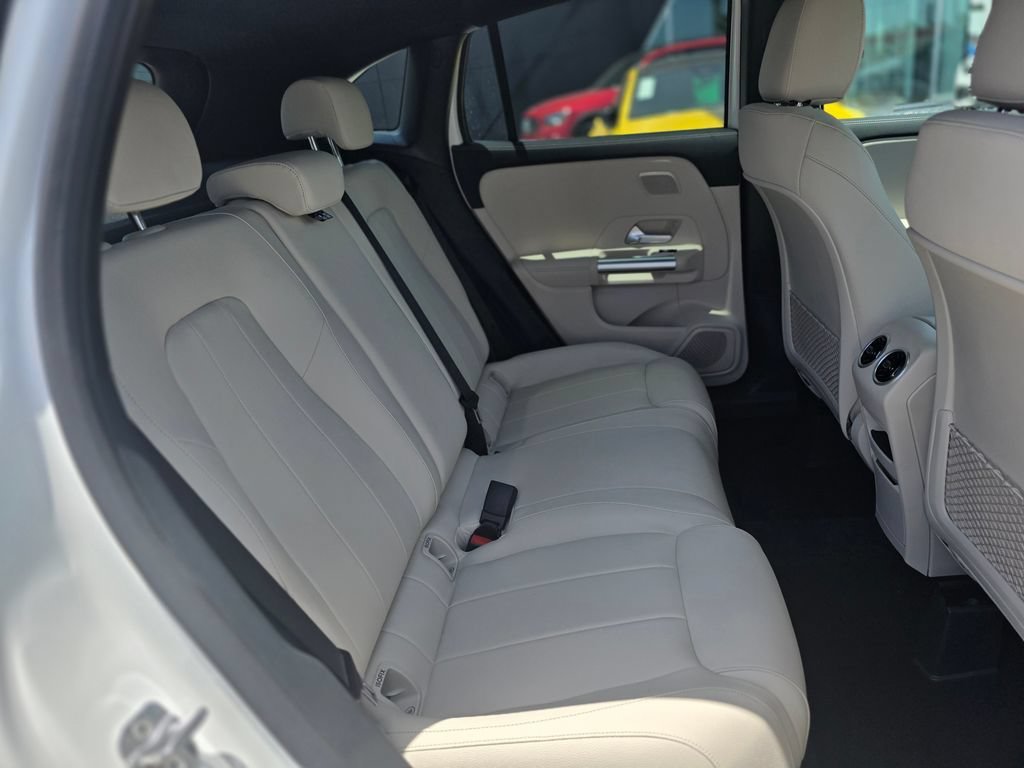 New 2026 Polar White Mercedes-Benz GLA 250 image 47