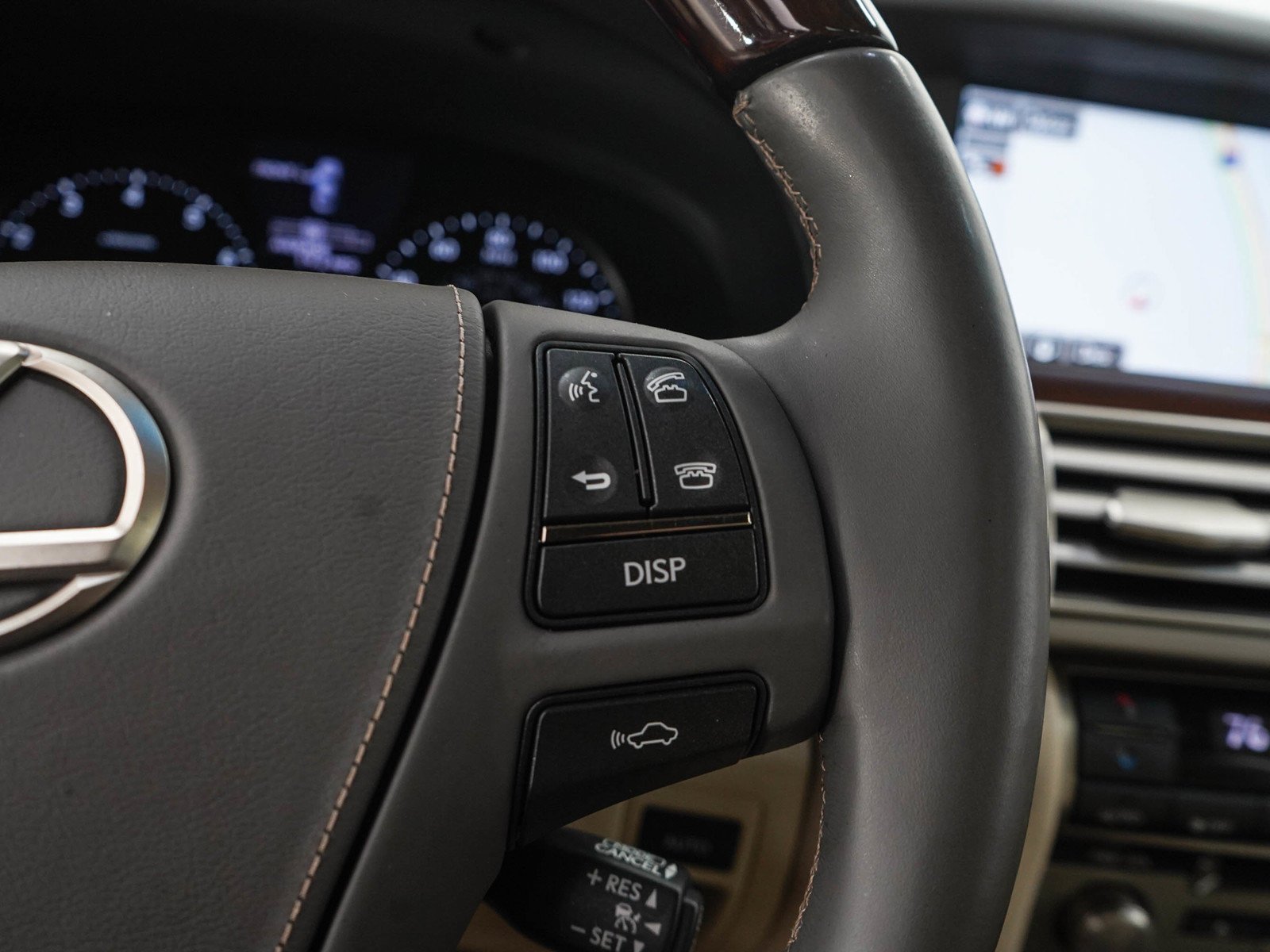 Used 2015 Obsidian Lexus 460 image 26
