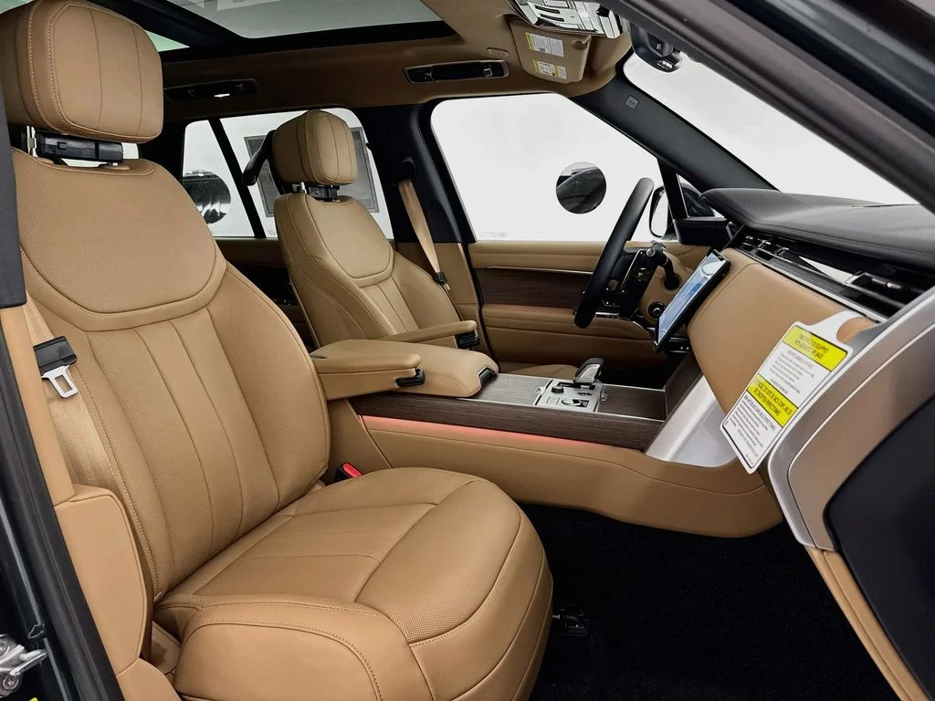 New 2027 Belgravia Green Land Rover SE image 30