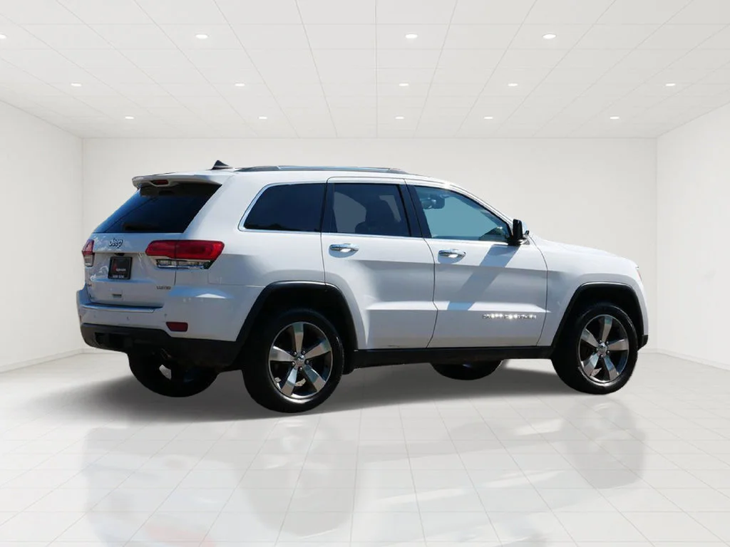 Used 2015 White Jeep Limited image 3