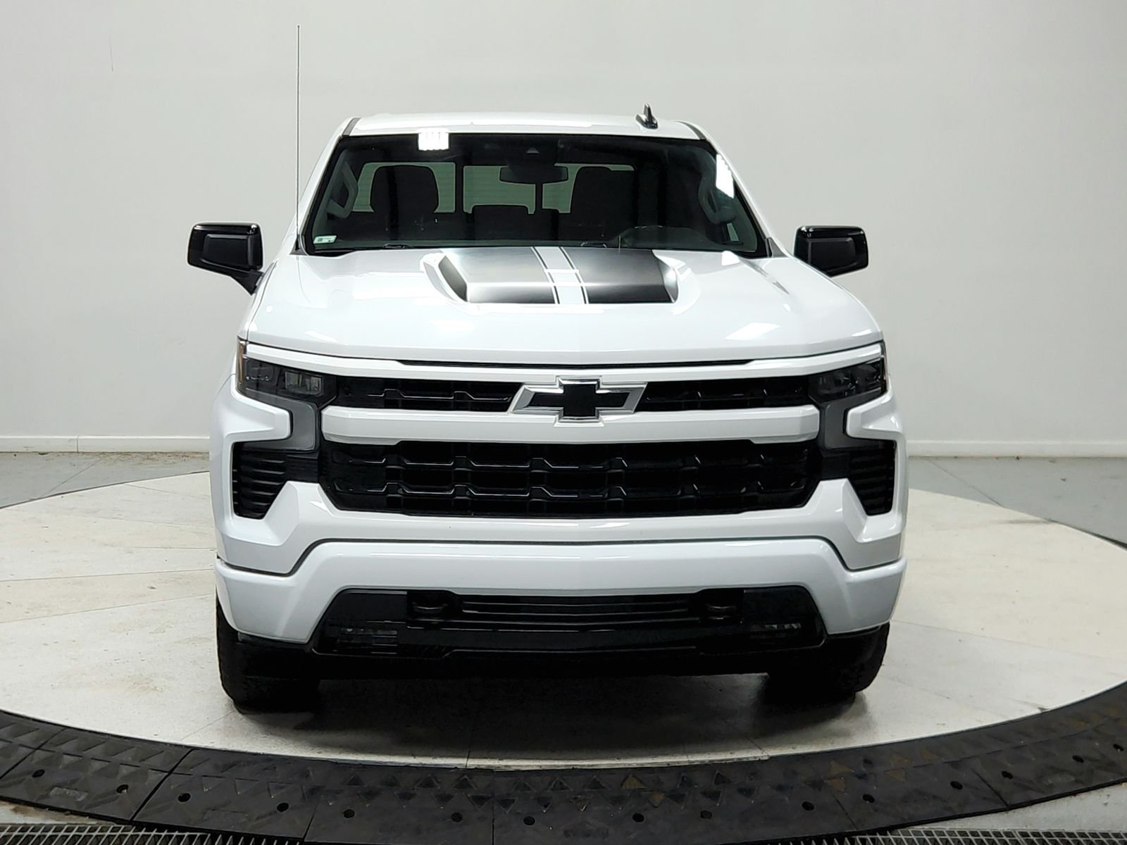 Used 2023 Summit White Chevrolet RST image 3