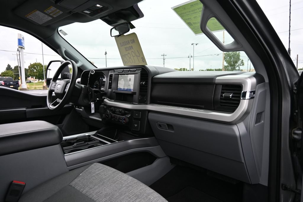 Used 2024 Gray Ford XLT image 21